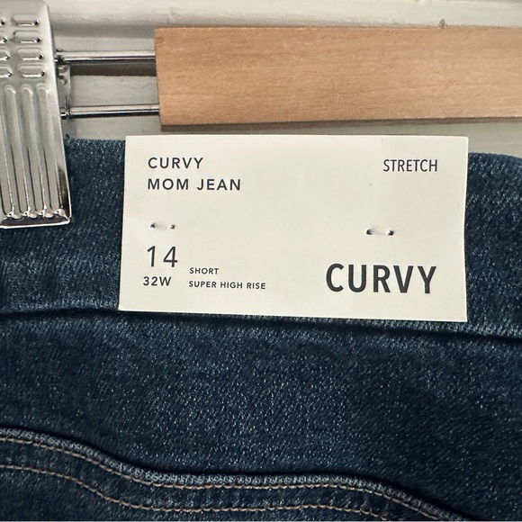 American Eagle Curvy Mom Jean - Picture 5 of 8